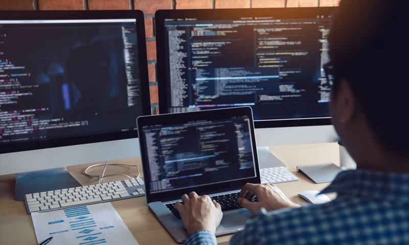 数据科学选型：R与Python如何赋能石鼓区网站建设？